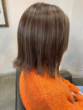 カトル ヘア デザイン(Quatre hair design) 切りっぱなしボブ ナチュラルベージュのハイライト
