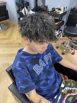 アレス バイ シカ 神戸三宮元町店(ALLES by Cica) 波巻きツイストスパイラルパーマツーブロック刈り上げ