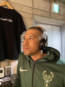 フランクスバーバーザスタンド(Frank’s barber the stand) バズスキンフェードE