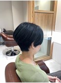 モスグリーン×ベリーショート