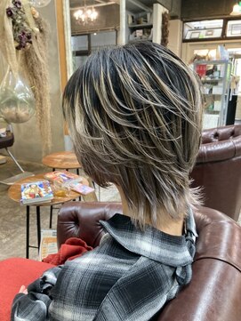 コニ(Coni) ウルフカット×インナー×グラデーション