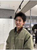 黒髪アクティブスパイキーショート