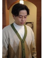 エディ(Edy)&nbsp;センターパートカルマヘアニュアンスパーマ韓国ヘア眉毛カット