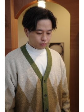 エディ(Edy) センターパートカルマヘアニュアンスパーマ韓国ヘア眉毛カット