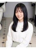 抜け感まとまる暗めミディアムヘア