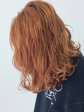 インビテーション(invitation) 【invitation】フレッシュオレンジカラー外はねウェーブ