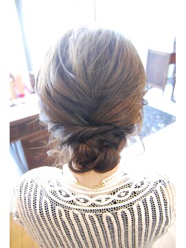 ベル(BELL) きれいめナチュラルローシニヨン【BELL桜新町/用賀】