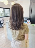 ミディアムレイヤーウルフレイヤー・ベージュニュアンスカラー