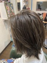 ヒッピーヘアー(Hippie Hair)&nbsp;ハイライト入り　マットグレージュ