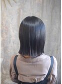 厚みのある重め切りっぱなしボブ