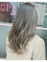 イルウィ(irwi)&nbsp;【ブリーチカラー】透明感カーキグレージュカラー
