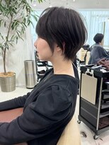 アンド ストーリーズ(&STORIES)&nbsp;前髪あり耳掛け丸みくびれショートボブ20代30代40代50代（蘭）