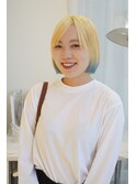 10代20代ブロンドヘアボブスタイル裾カラー
