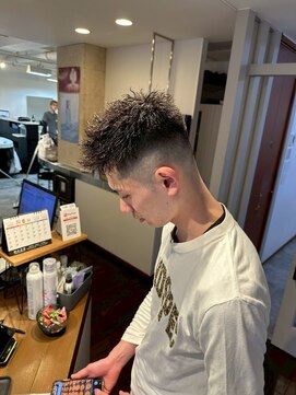 フリーゼアコマキ(FRISEUR) フェード×ツイスト