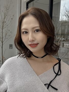 ブローチェアヴェダ ミディアムレイヤー［郡山美容室、ナチュラルヘア］