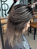 サロウィン 下北沢(SALOWIN) ナチュラルなグレージュのシャドールーツ