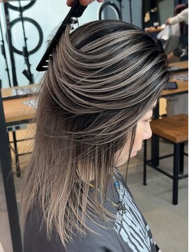 サロウィン 下北沢(SALOWIN) ナチュラルなグレージュのシャドールーツ