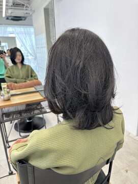 テラス トヨタ(Telasu Toyota) くびれレイヤーカットで黒髪でも軽さと動きのあるスタイルに◎
