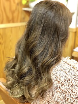 ララテラス(LaLa Terrace) ハイグレージュグラデーションカラー×ゆるふわウェーブ