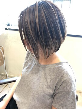 トルネード(TORNADO) 外国人風ハイライトバレイヤージュショートボブ  グレージュ
