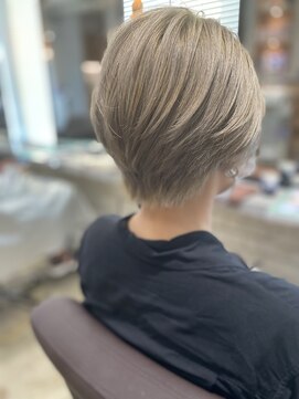 エイトセカンド 新宿三丁目店(EIGHT second) ホワイトベージュ