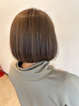 スタジオ アルファプラス 日暮里店(studio α+) ステップボーンカットカットボブショートハイライト白髪ぼかし