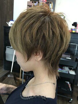 ライフ 住道店(Lyfe) ウルフレイヤーカットショート_耳だしワイルドアッシュ_258