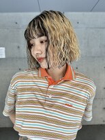 ボブブリーチパーマ切りっぱなし前髪ショート