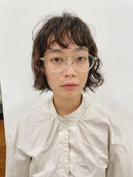 ダメージレスな無造作パーマで垢抜け*乾かすだけでまとまる、理想のこなれシルエットに[表参道駅]