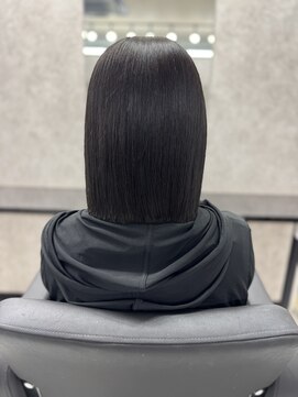 ダークグレージュ×切りっぱなしボブ