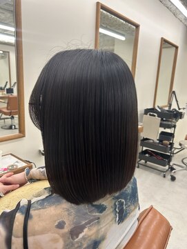 タミーズ 金山(Tummy's) 艶ボブ×縮毛矯正で美髪へ