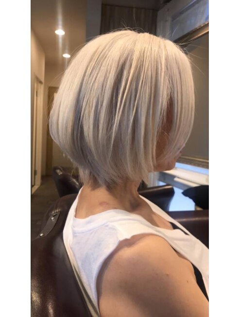 大人カラー 白髪染め ホワイトブリーチ 60代女性のヘアカラー L ボニークチュール Bonny Couture のヘアカタログ ホットペッパービューティー