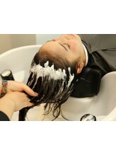 【取扱いサロンの少ない頭浸浴導入】短時間でリラックス効果のある”頭浸浴”で頭皮環境をリセット！