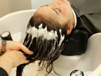 ムルチュラカメアリ(muruchura KAMEARI)の写真/【取扱いサロンの少ない頭浸浴導入】短時間でリラックス効果のある”頭浸浴”で頭皮環境をリセット！