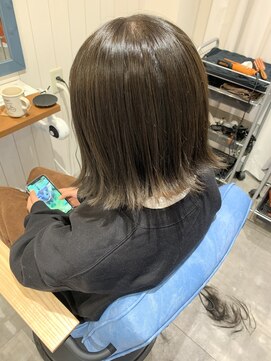 アオイロ(aoiro) シルバーグレージュ×切りっぱなしボブ