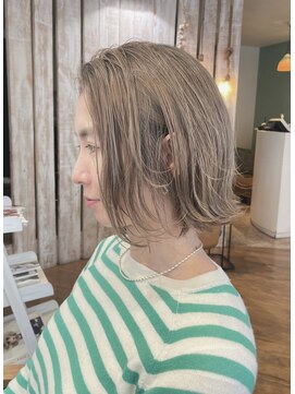 フルール(fleur) グレーベージュ　きりっぱなしボブ