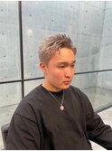 ツーブロ無し・短髪・ハイトーン・アップバング