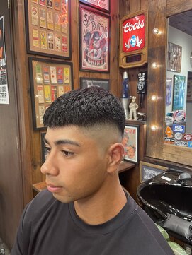 ヘアーデザイン スワロー(hair design Swallow) メンズ　スキンフェード　クロップスタイル