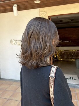 リゴッツ ドゥア プトゥリ(Regottz dua putri) ベージュ