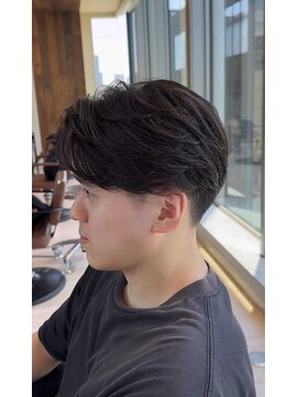 アフロート ギンザ(AFLOAT GINZA) もちのいいセンターパート刈り上げスタイル