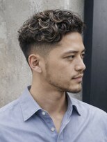 オルカ(ORCA)&nbsp;メンズ/ハイライト/刈り上げセンターパート/ブリーチ/新宿