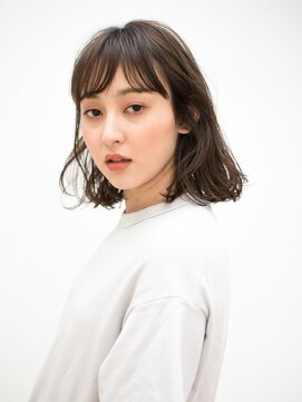 エムクランメイクス 原宿 表参道(m.clan MAKE'S) 大人かわいい センターパート 【ふわミディ 切りっぱなしボブ】