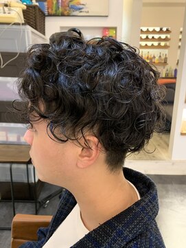 ユシン ヘア(yusin hair) 七三かき上げ　くせ毛風パーマ