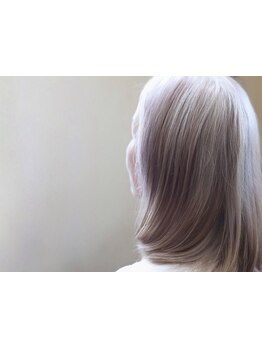 10年後も美しい髪であり続けるために…＊94%自然由来成分配合で髪と頭皮を保湿し、艶のある美しい髪へ♪