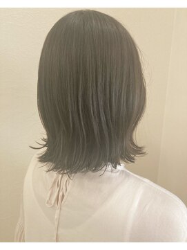 モルニ(MORNI) グレージュ_マロンベージュ Aラインボブ かきあげ