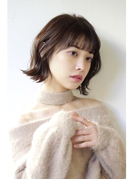 ノーヴェ(Nove) パーソナルカラー冬タイプ　外はねボブ