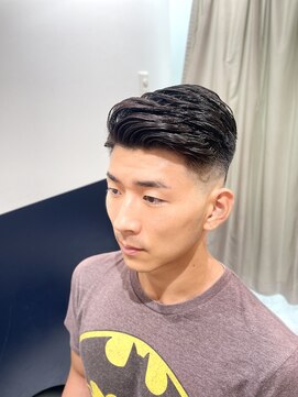 リバティシェアバーバー 銀座(LIBERTY SHARE BARBER) サイドパート/スキンフェード