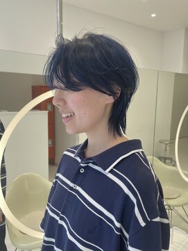 ハイブ 金沢(Hive) 10代20代ウルフカットネイビーブルーショートカットレイヤー