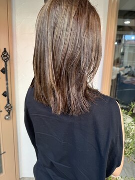 カーム(calm) ★くびレイヤー大人ハイライトカラーこなれミディ