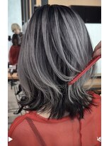 サロウィン 下北沢(SALOWIN) グレーシルバーのシャドールーツにブラックのエンドカラー